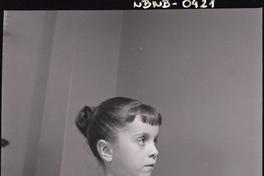 [Niña en el día de su Primera Comunión]