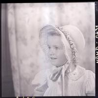 [Niñita con sombrero]
