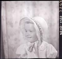 [Niñita con sombrero]