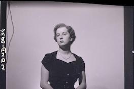 [Retrato de una joven sentada]