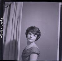 [Retrato plano medio corto de una señorita]