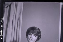 [Retrato plano medio corto de una señorita]