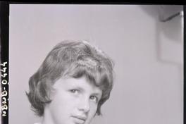 [Retrato plano medio corto de una señorita]