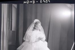 [Niña en el día de su Primera Comunión]