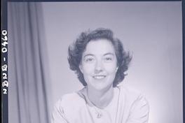 [Retrato de una señorita sentada]