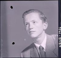 [Retrato plano medio corto de un jovencito]