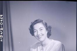 [Retrato de una señorita sentada]