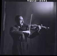 [Intérprete de violín]