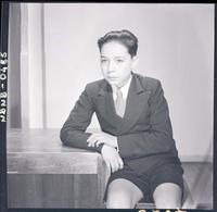 [Retrato de un jovencito sentado]