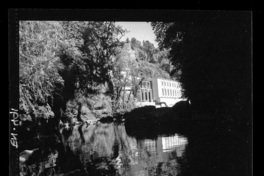 [Vista de la central hidroeléctrica y su entorno]