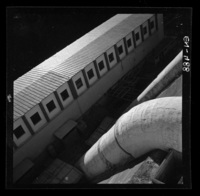 [Aspecto de la central hidroeléctrica y su entorno]