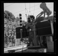 Transformadores en el patio de alta tensión, la energía generada de 6.900 volts. es elevada a 66.000 volts.