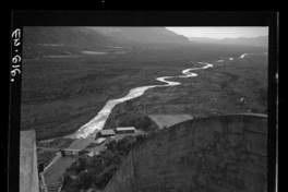 [Detalle de tuberías y Rápido de Descarga (obras de seguridad) con vista al río Laja]