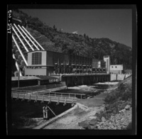 Vista de la Central desde el canal de evacuación