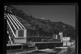 Vista de la Central desde el canal de evacuación