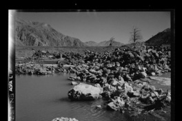 Laguna la Invernada, formada por un tranque natural de lava del volcán Hornos