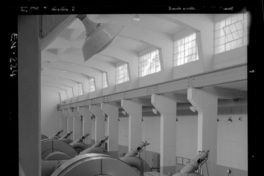 [Vista de las tres unidades generadoras en el interior de la casa de máquinas]