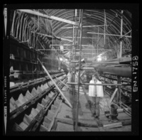 Aspecto de túneles en etapa de terminación, uso de moldajes retráctiles y hormigonado de bóveda