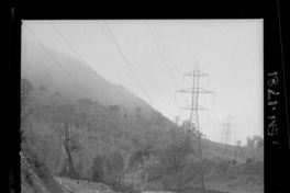 [Casa de máquinas en una segunda etapa : torres de conducción en la zona de Antuco]