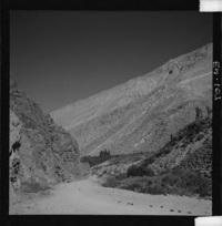 Paisaje de la zona, se aprecia el desarrollo de la cañería y su desnivel de 1153 m.