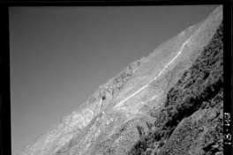 Paisaje de la zona, se aprecia el desarrollo de la cañería y su desnivel de 1153 m.