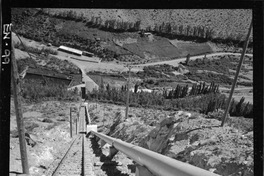 [Funicular para montaje y mantenimiento junto a la tubería de presión. Es el más largo construido en América del Sur]