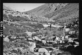 Bocatoma ubicada a 2600 m. sobre el nivel del mar : capta el agua del río Los Molles y mediante dos compuertas la entrega al canal de aducción. Este discurre cubierto por 17 km. hasta la cámara de carga