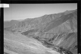 Bocatoma ubicada a 2600 m. sobre el nivel del mar : capta el agua del río Los Molles y mediante dos compuertas la entrega al canal de aducción. Este discurre cubierto por 17 km. hasta la cámara de carga