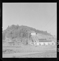 [Panorámica de la Central Hidroeléctrica Pullinque y el paisaje circundante]
