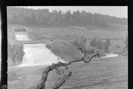 [Bocatoma ubicada en el desagüe de la laguna Pullinque]