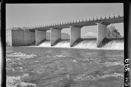 [Bocatoma ubicada en el desagüe de la laguna Pullinque]
