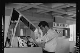 [Trabajando en lasala de máquinas de las instalaciones de CAP]