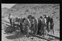 [Trabajos en la línea férrea que transporta el mineral de hierro]