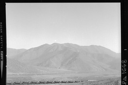 [Vista del ferrocarril que traslada en sus vagones el mineral de hierro]