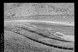 [Vista del ferrocarril que traslada en sus vagones el mineral de hierro]