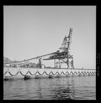 [Faja transportadora de minerales en el puerto de embarque]