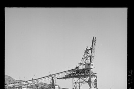 [Faja transportadora de minerales en el puerto de embarque]