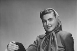 Mujer con pañuelo en la cabeza