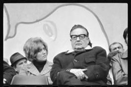 [Allende junto a varios de sus Ministros en el escenario] : Primero de mayo 1973