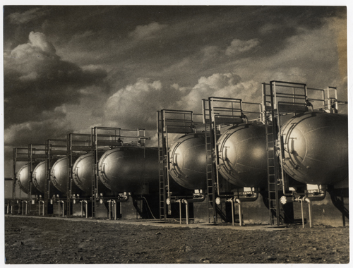 Tierra del Fuego: estanques para gas licuado de petróleo en Manantiales