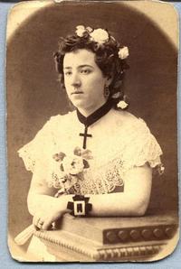 Mujer joven no identificada