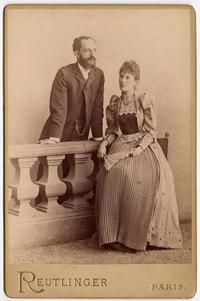 [Pareja con baranda no identificada]