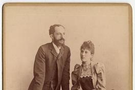 [Pareja con baranda no identificada]