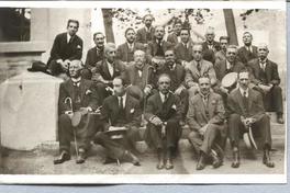 [José Toribio Medina y grupo no identificado]