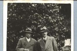 [Guillermo Feliú Cruz y hombre no identificado]