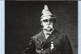 [Benjamín Vicuña Mackenna, con uniforme de bombero]