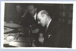 [Guillermo Feliú Cruz, en primer plano]