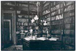 [José Toribio Medina en su estudio]