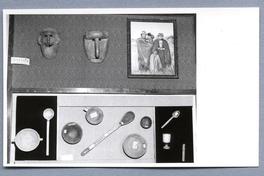 [Máscaras, utensilios domésticas y retrato de familia mapuche, Museo Araucano]