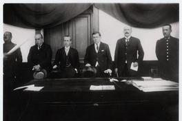 [Manuel Rivas Vicuña con personajes desconocidos]